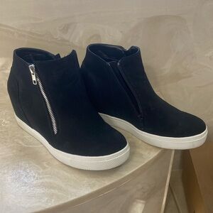 Brash size 9 wedge sneakers